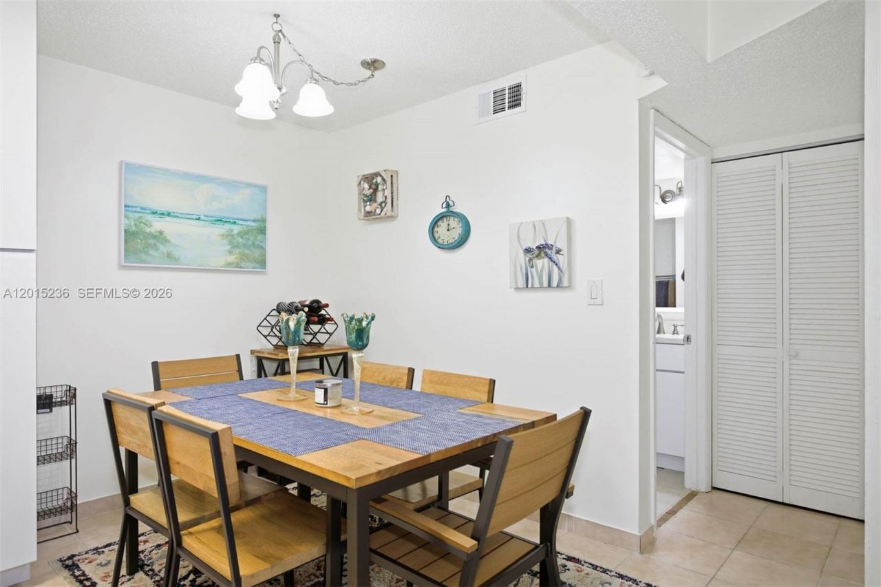 400 Palm Cir W, Unit 102, Pembroke Pines, FL 33025 Photo