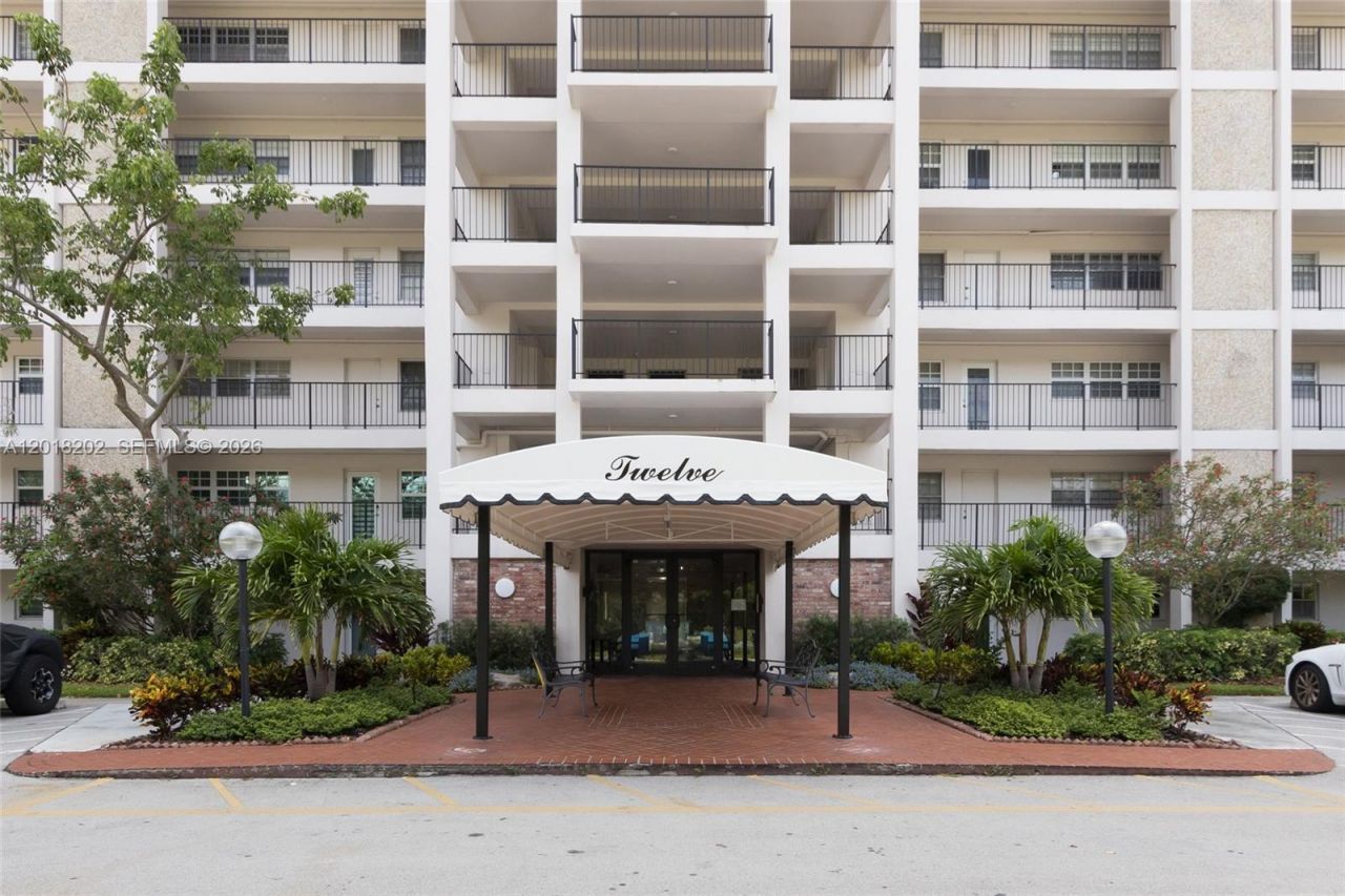 3250 N Palm Aire Dr , Unit 406, Pompano Beach, FL 33069 Photo