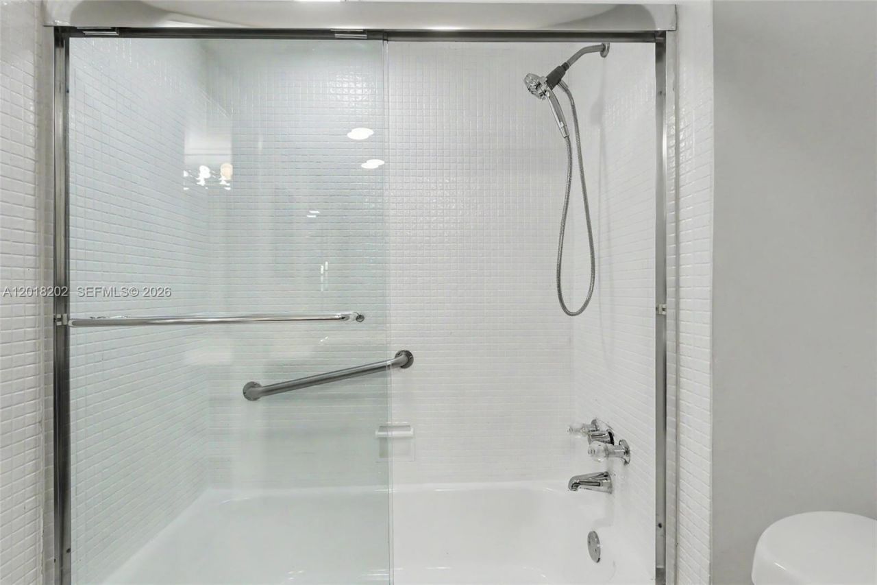 3250 N Palm Aire Dr , Unit 406, Pompano Beach, FL 33069 Photo