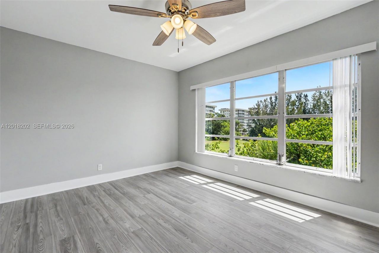 3250 N Palm Aire Dr , Unit 406, Pompano Beach, FL 33069 Photo