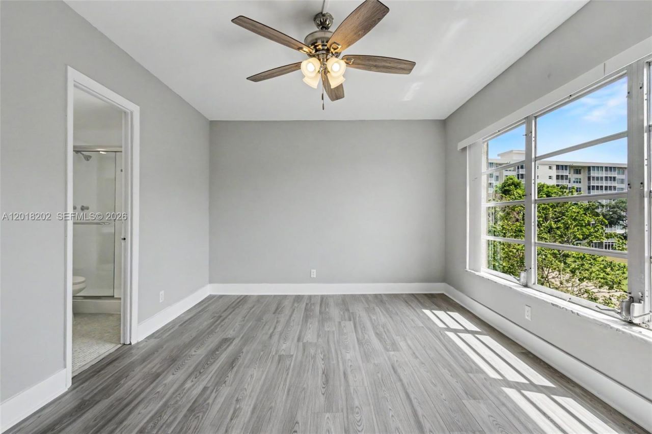 3250 N Palm Aire Dr , Unit 406, Pompano Beach, FL 33069 Photo