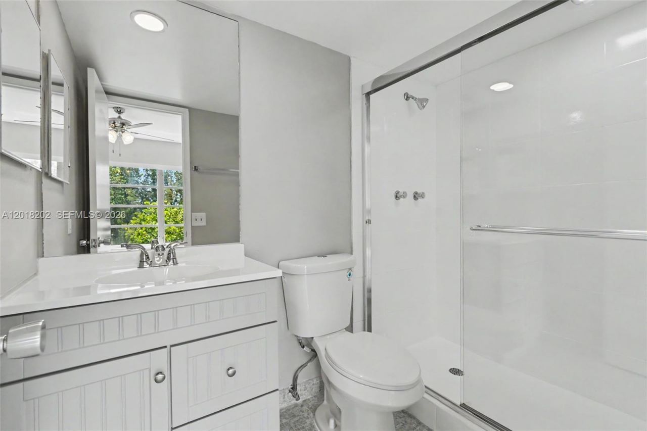 3250 N Palm Aire Dr , Unit 406, Pompano Beach, FL 33069 Photo