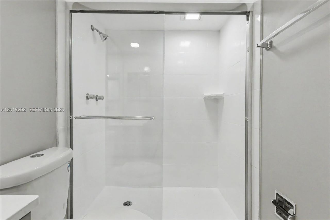 3250 N Palm Aire Dr , Unit 406, Pompano Beach, FL 33069 Photo