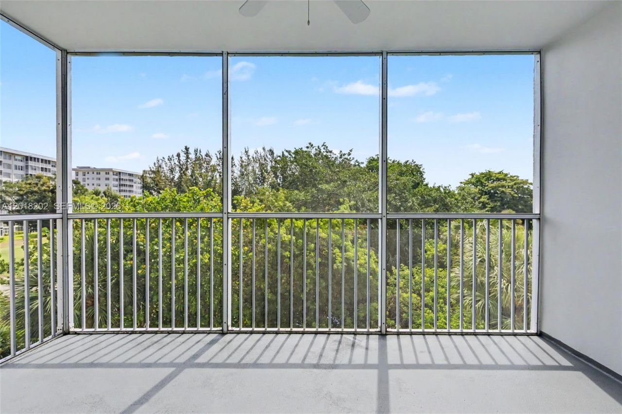 3250 N Palm Aire Dr , Unit 406, Pompano Beach, FL 33069 Photo