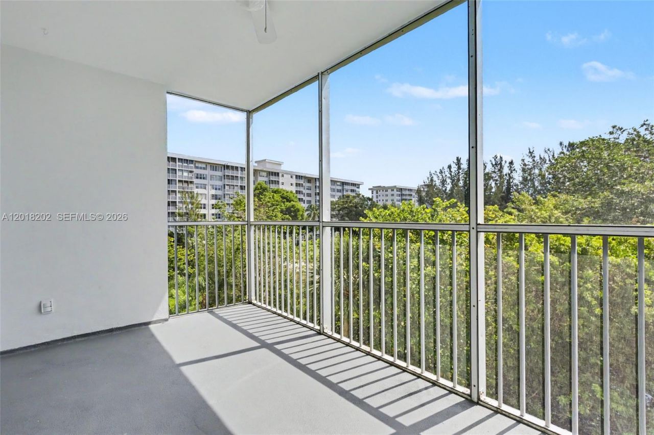 3250 N Palm Aire Dr , Unit 406, Pompano Beach, FL 33069 Photo