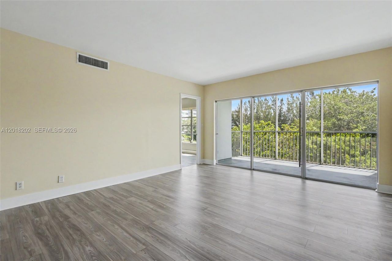 3250 N Palm Aire Dr , Unit 406, Pompano Beach, FL 33069 Photo