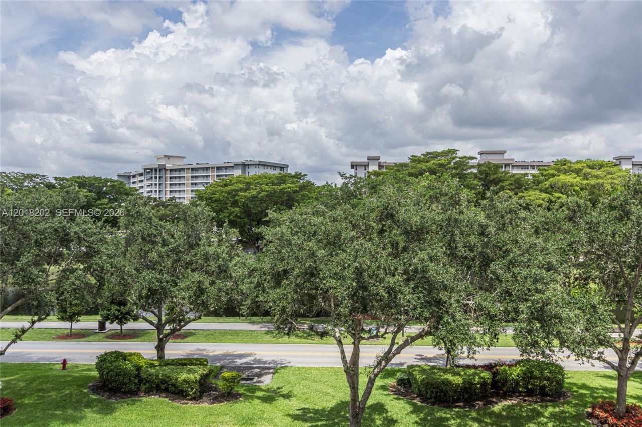 3250 N Palm Aire Dr , Unit 406, Pompano Beach, FL 33069 Photo