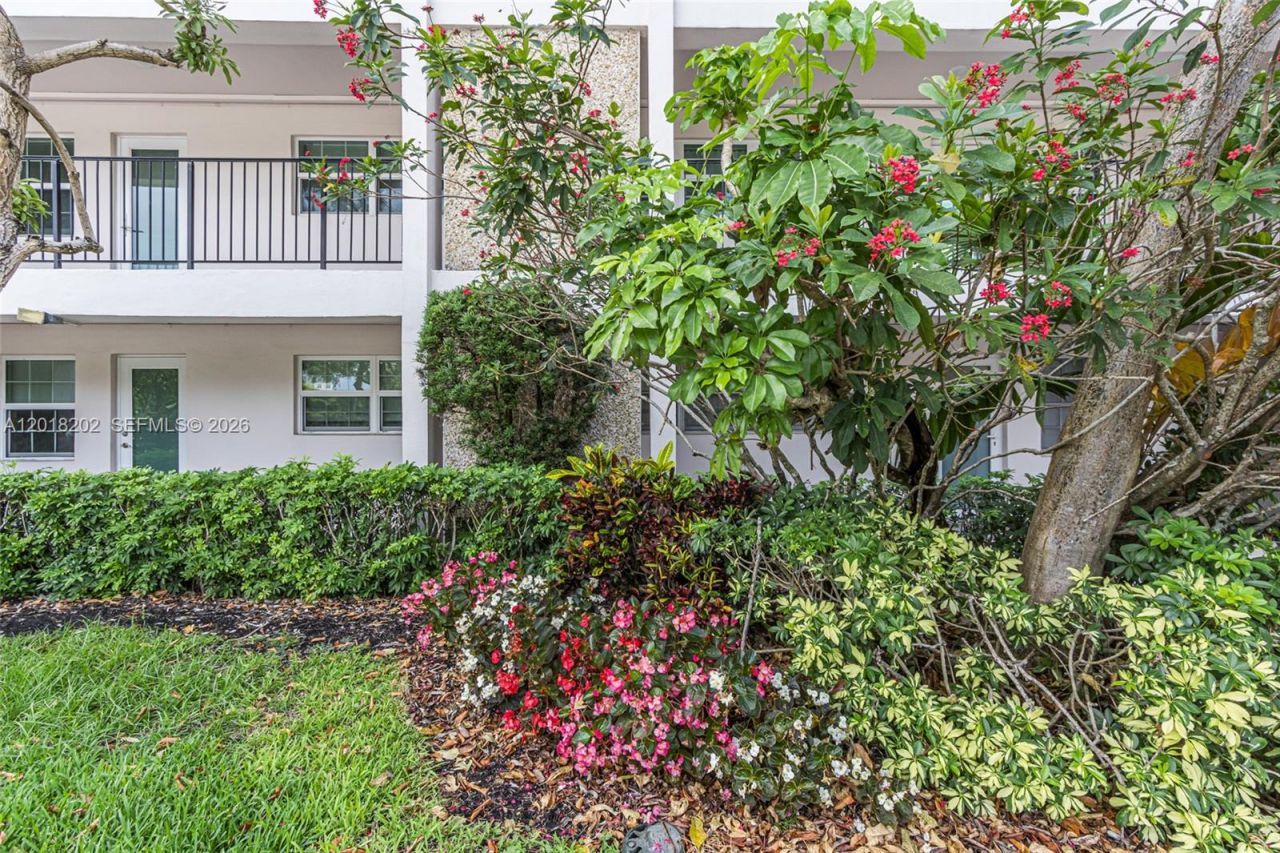3250 N Palm Aire Dr , Unit 406, Pompano Beach, FL 33069 Photo
