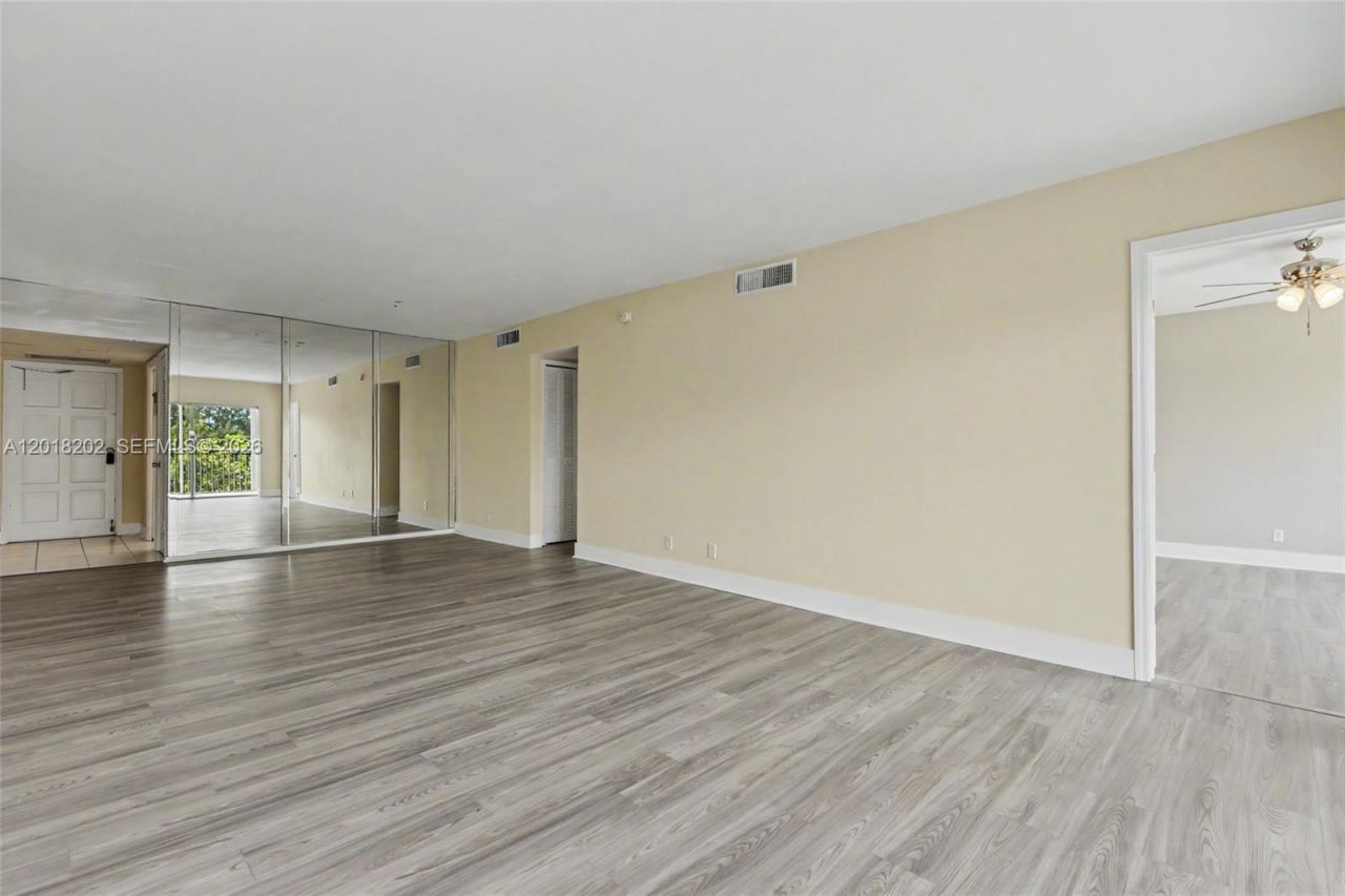 3250 N Palm Aire Dr , Unit 406, Pompano Beach, FL 33069 Photo