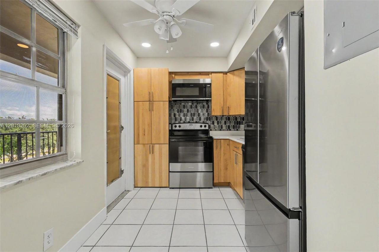 3250 N Palm Aire Dr , Unit 406, Pompano Beach, FL 33069 Photo