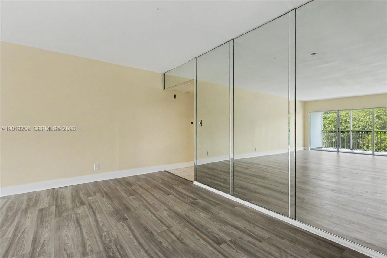 3250 N Palm Aire Dr , Unit 406, Pompano Beach, FL 33069 Photo