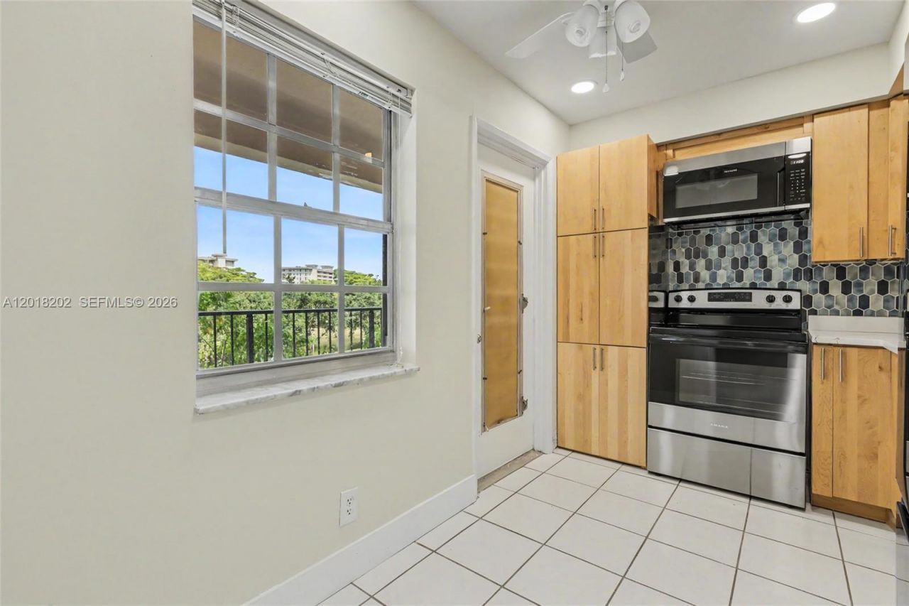 3250 N Palm Aire Dr , Unit 406, Pompano Beach, FL 33069 Photo
