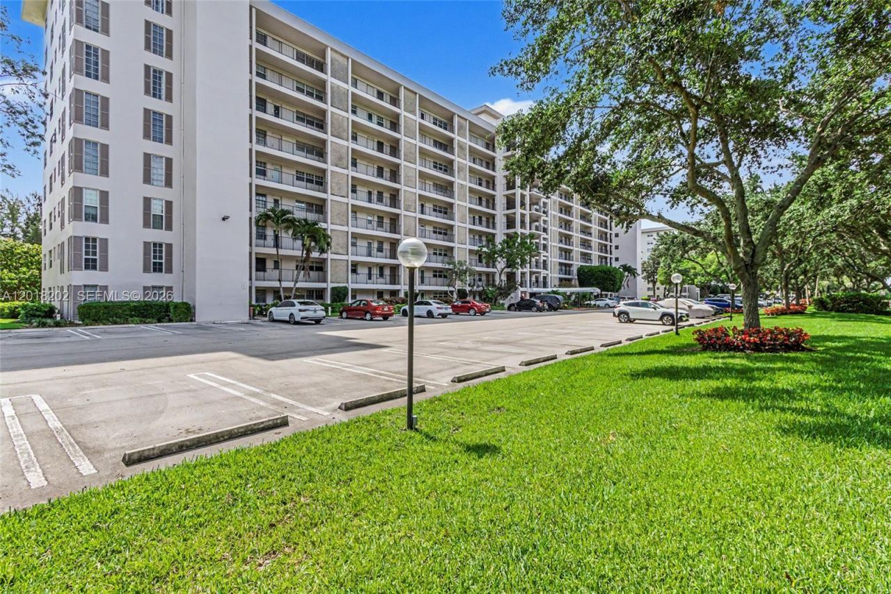 3250 N Palm Aire Dr , Unit 406, Pompano Beach, FL 33069 Photo
