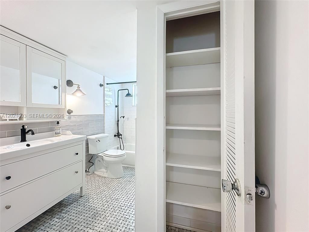 7133 Bay Dr, Unit 705, Miami Beach, FL 33141 Photo