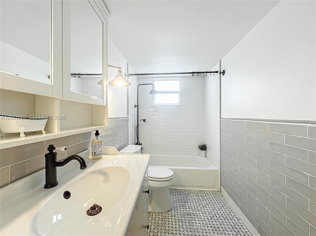 7133 Bay Dr, Unit 705, Miami Beach, FL 33141 Photo