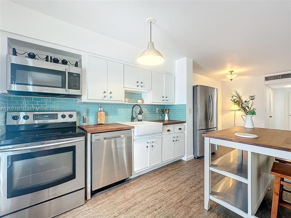 7133 Bay Dr, Unit 705, Miami Beach, FL 33141 Photo