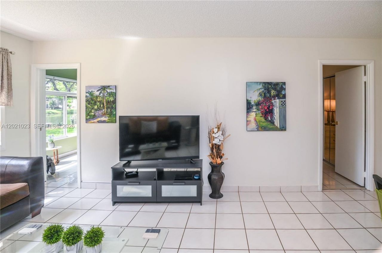5100 NW 35th St , Unit 107, Lauderdale Lakes, FL 33319 Photo