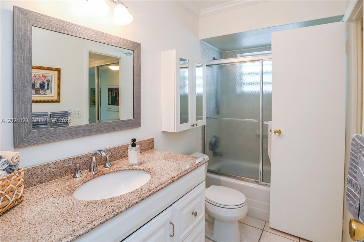 5100 NW 35th St , Unit 107, Lauderdale Lakes, FL 33319 Photo