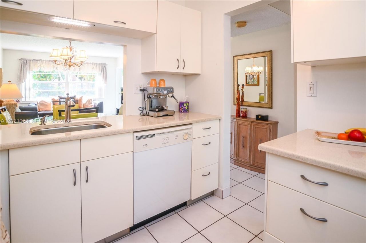5100 NW 35th St , Unit 107, Lauderdale Lakes, FL 33319 Photo