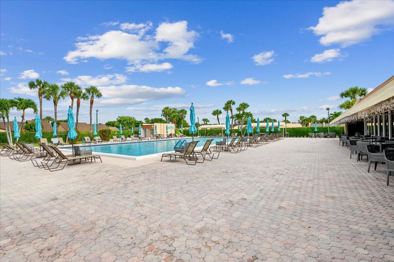 178 Lake Susan Lane, West Palm Beach, FL 33411 Photo