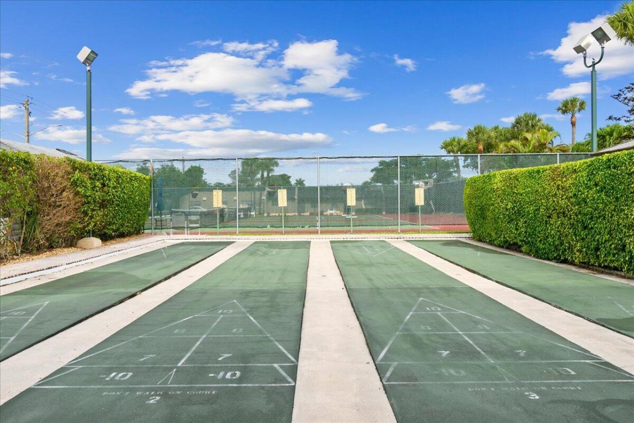 178 Lake Susan Lane, West Palm Beach, FL 33411 Photo