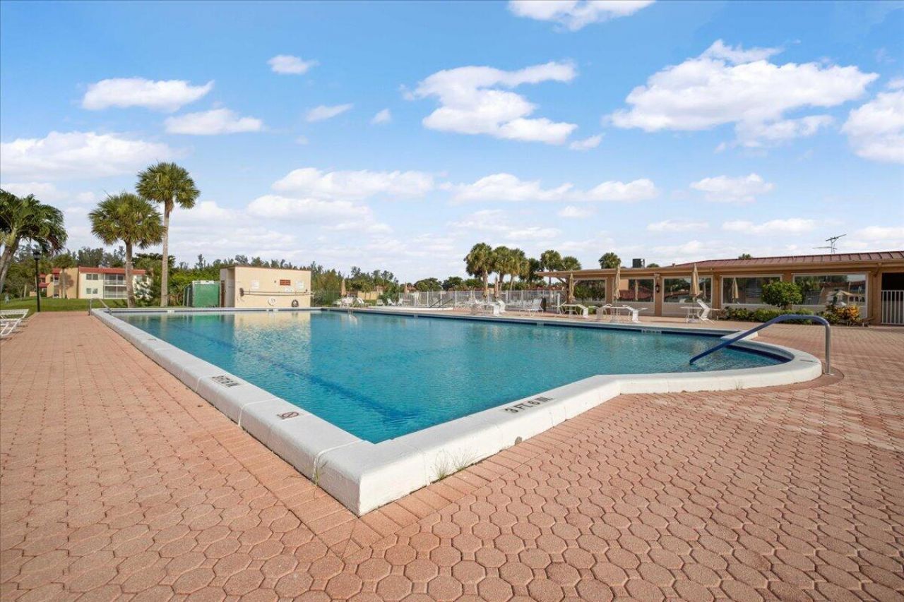 178 Lake Susan Lane, West Palm Beach, FL 33411 Photo