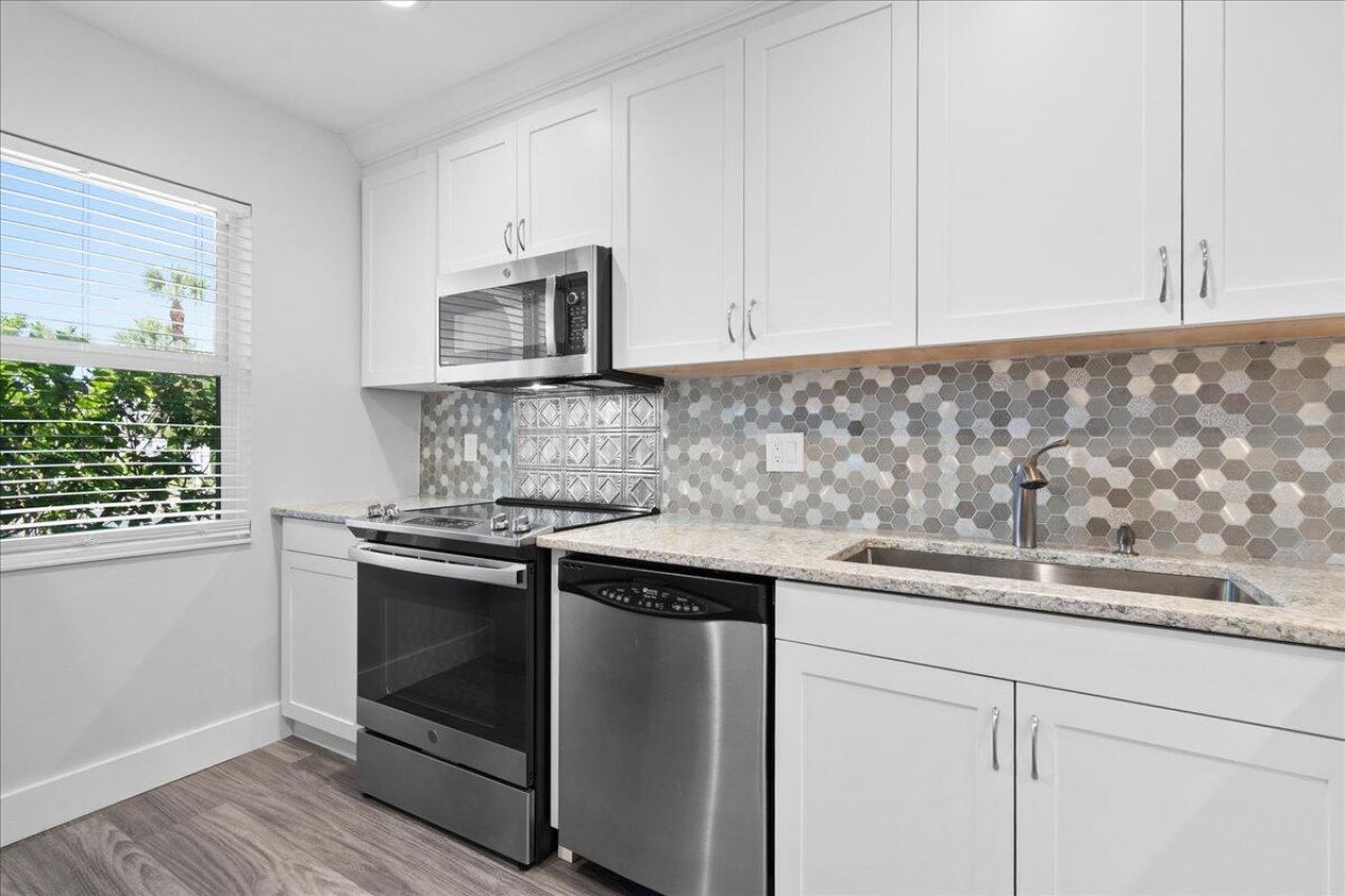 178 Lake Susan Lane, West Palm Beach, FL 33411 Photo