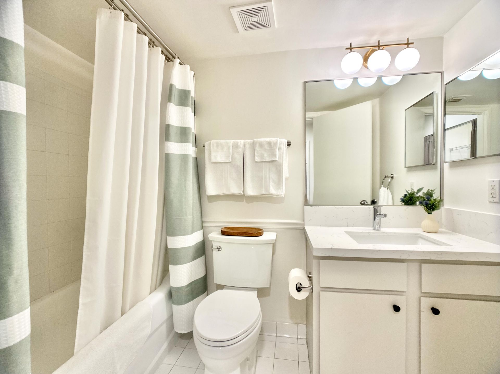 700 Scotia Drive, Unit 305, Hypoluxo, FL 33462 Photo
