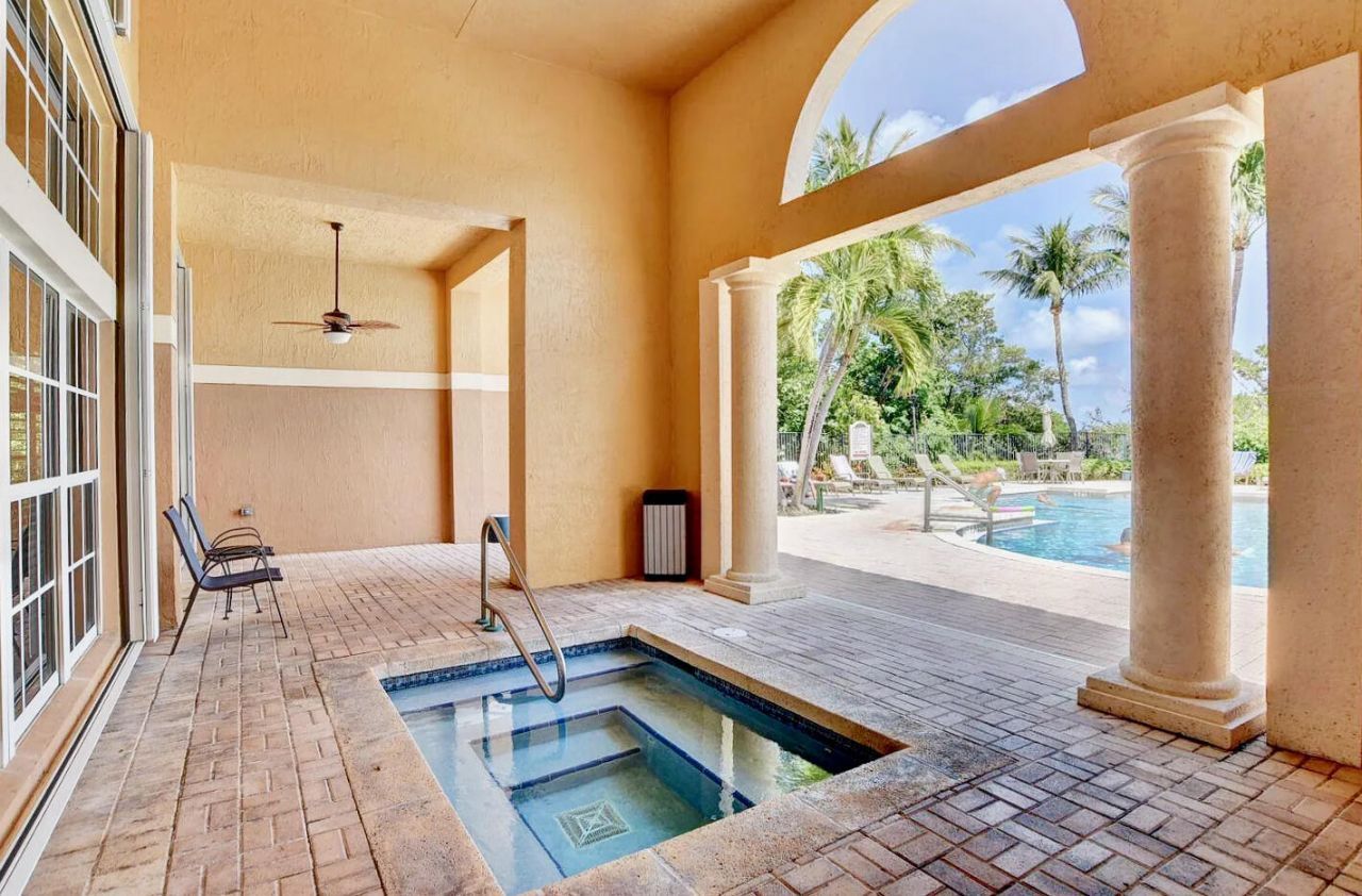 700 Scotia Drive, Unit 305, Hypoluxo, FL 33462 Photo
