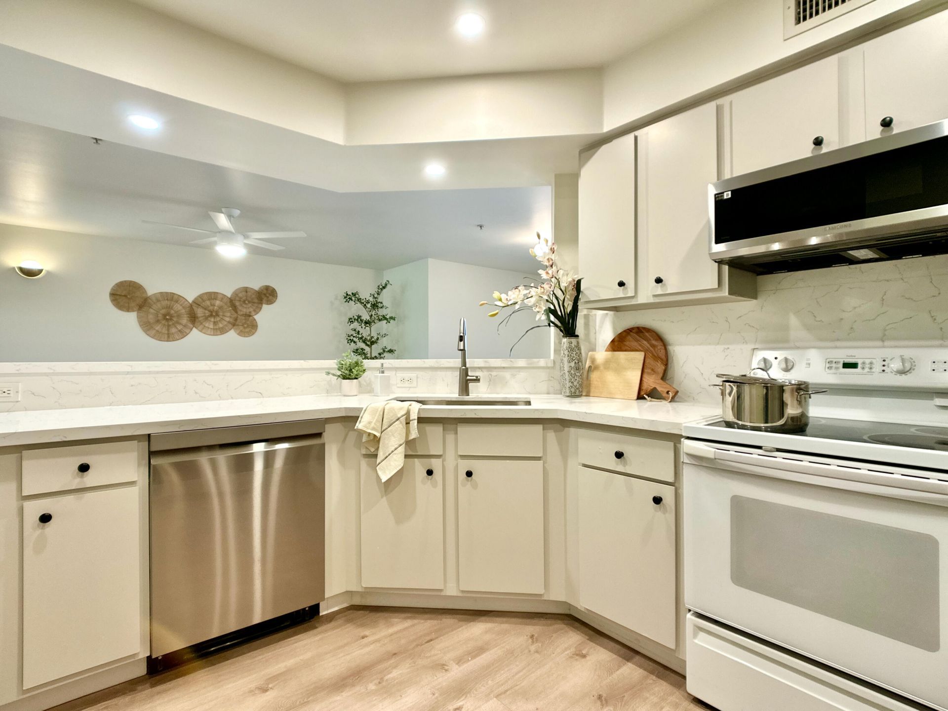 700 Scotia Drive, Unit 305, Hypoluxo, FL 33462 Photo