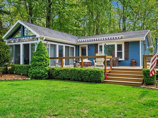 50085 E Lake Shore Drive, Dowagiac, MI 49047