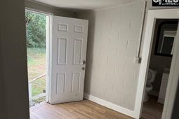 1108 Tree Street photo 4