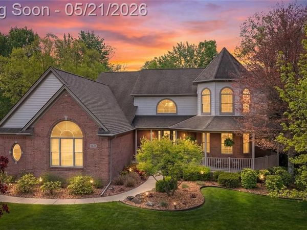 8425 Grays Drive, Grosse Ile Twp, MI 48138