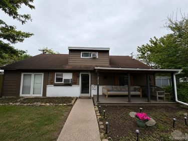 26148 Lamour Street , Harrison Twp, MI 48045