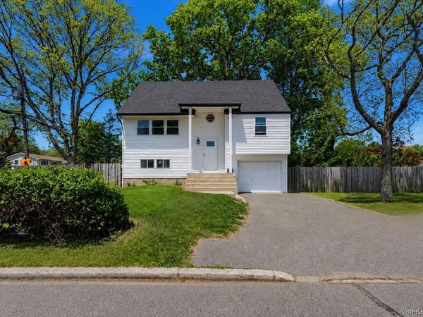 125 Missouri Avenue , Bay Shore, NY 11706