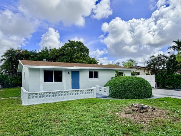 2811 NW 8th Street, Pompano Beach, FL 33069