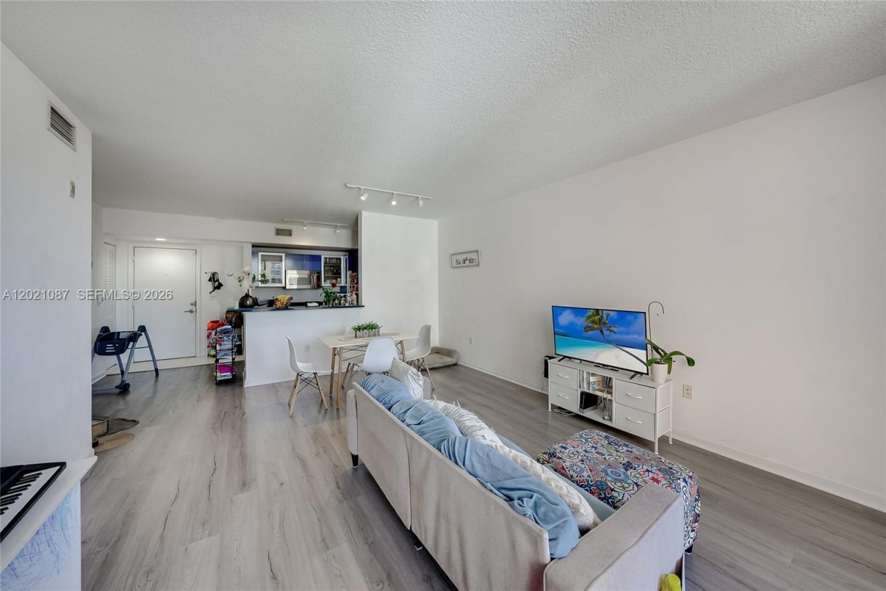 2775 NE 187th St , Unit 528, Aventura, FL 33180 Photo