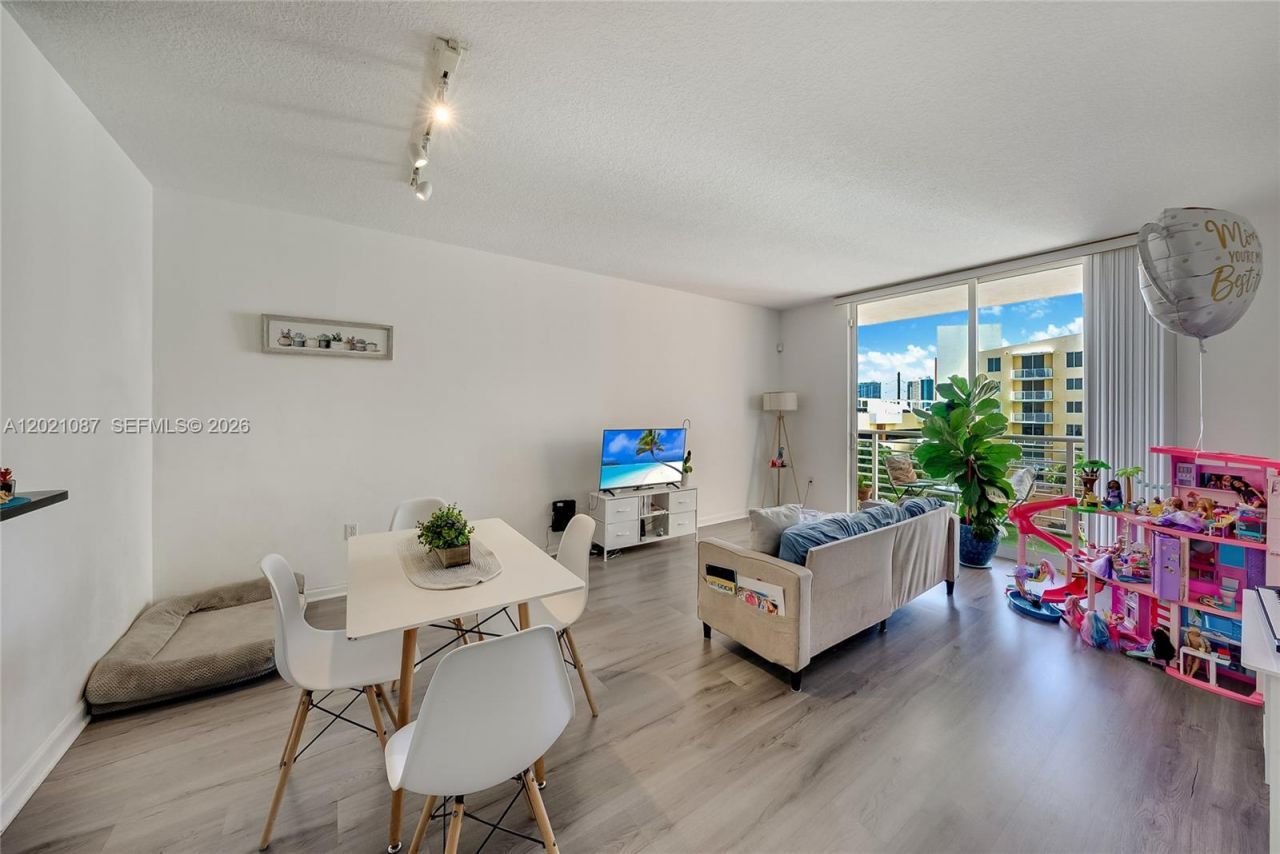 2775 NE 187th St , Unit 528, Aventura, FL 33180 Photo