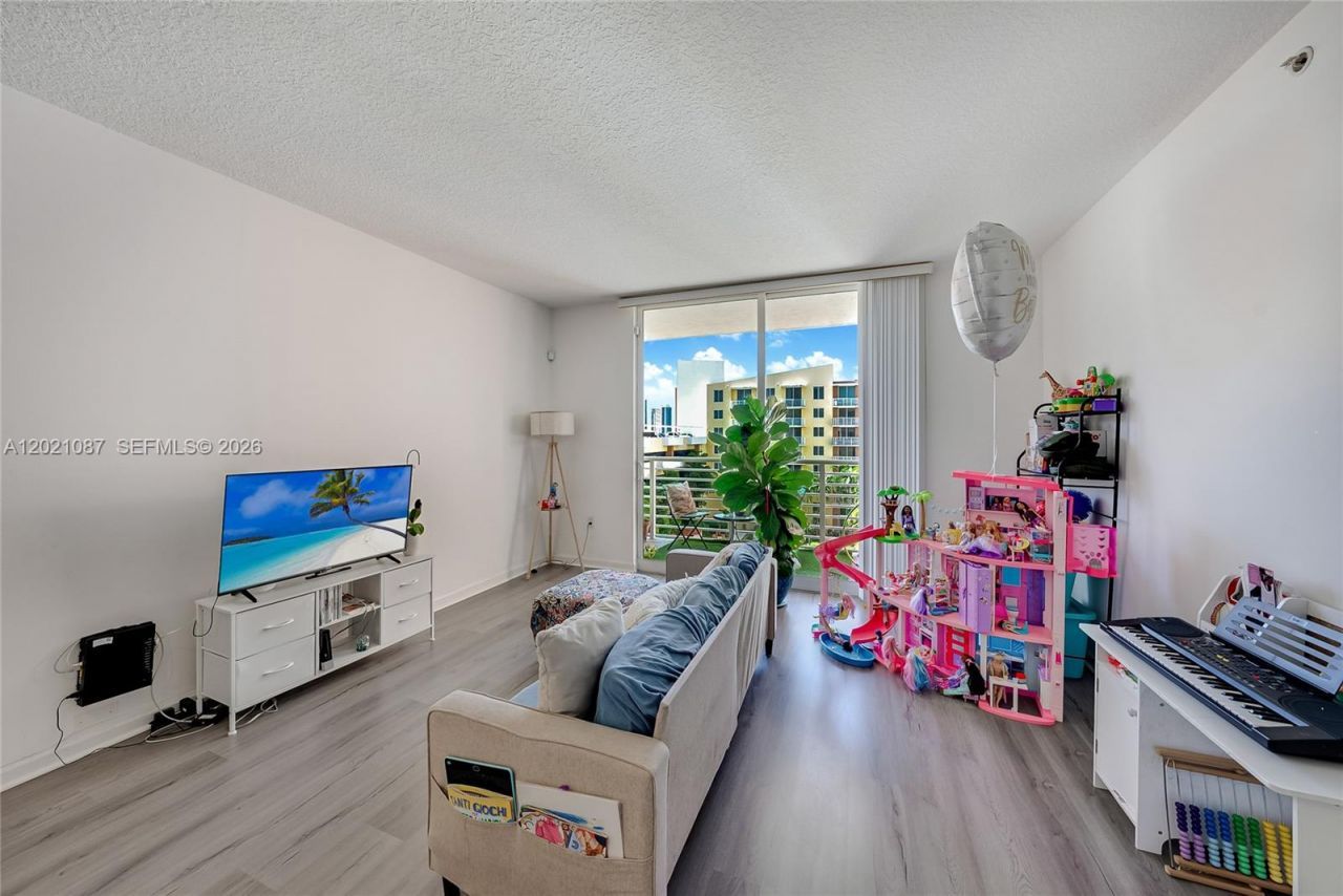 2775 NE 187th St , Unit 528, Aventura, FL 33180 Photo
