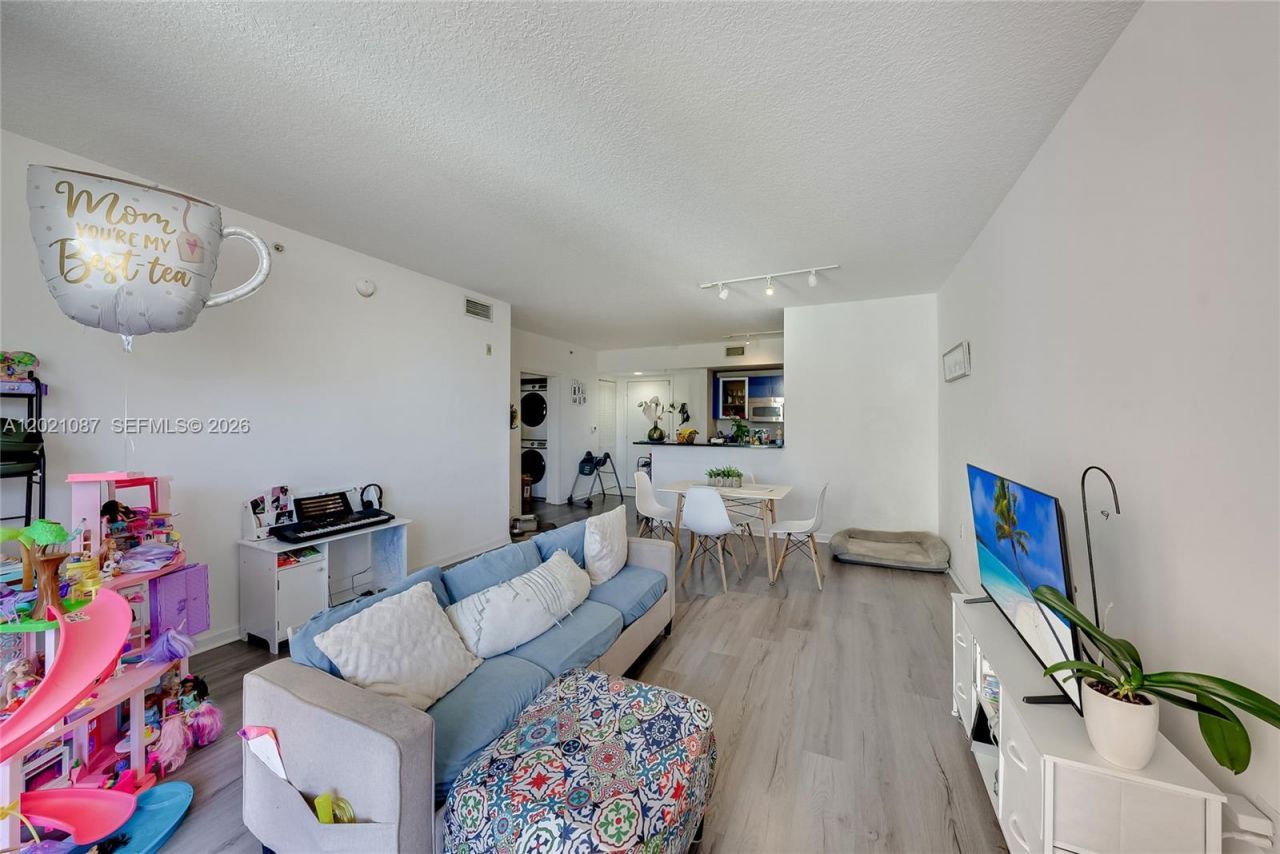 2775 NE 187th St , Unit 528, Aventura, FL 33180 Photo
