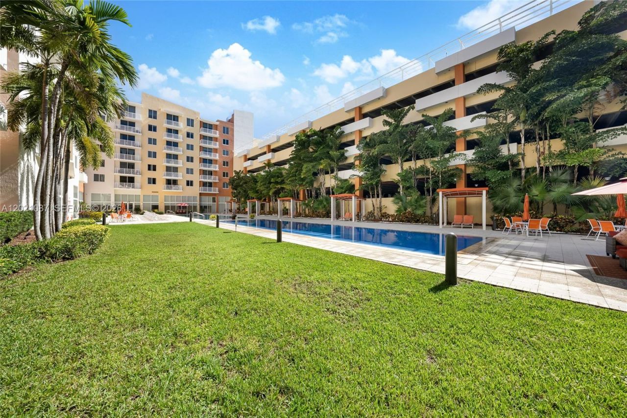 2775 NE 187th St , Unit 528, Aventura, FL 33180 Photo