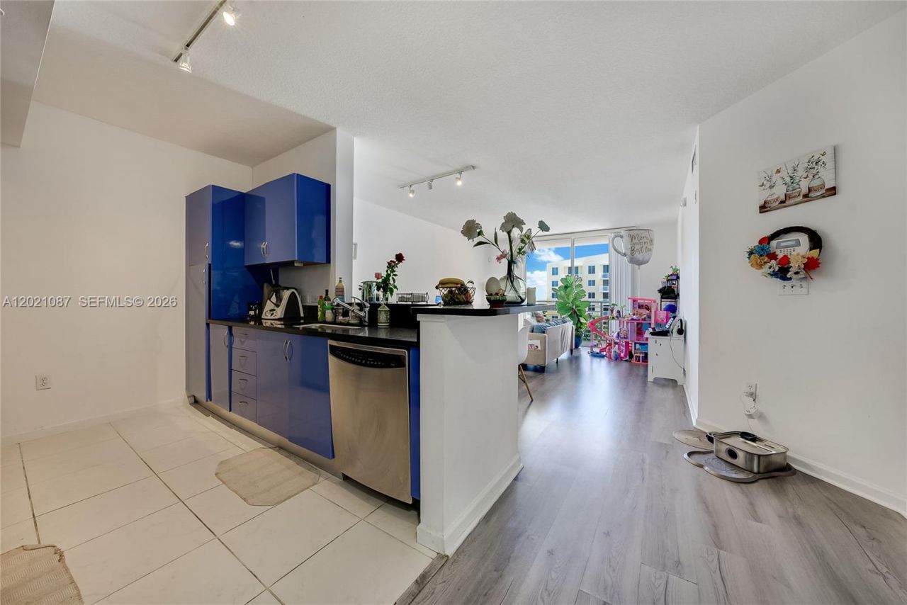 2775 NE 187th St , Unit 528, Aventura, FL 33180 Photo
