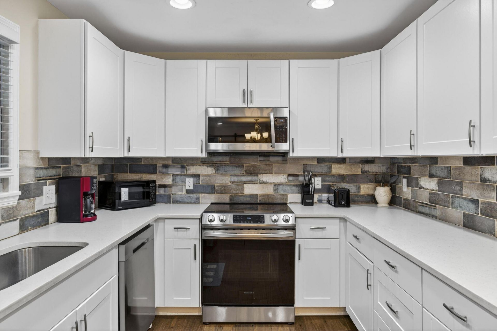 112 Pullman Avenue Photo 18