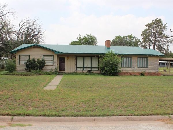1001 SE 4th Street, Knox City, TX 79529