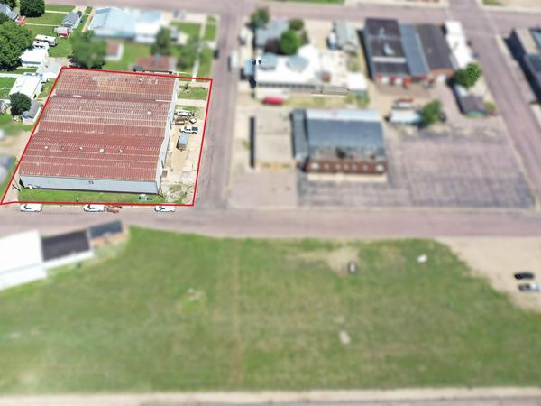 215 S Blanche Ave, Madison, SD 57042