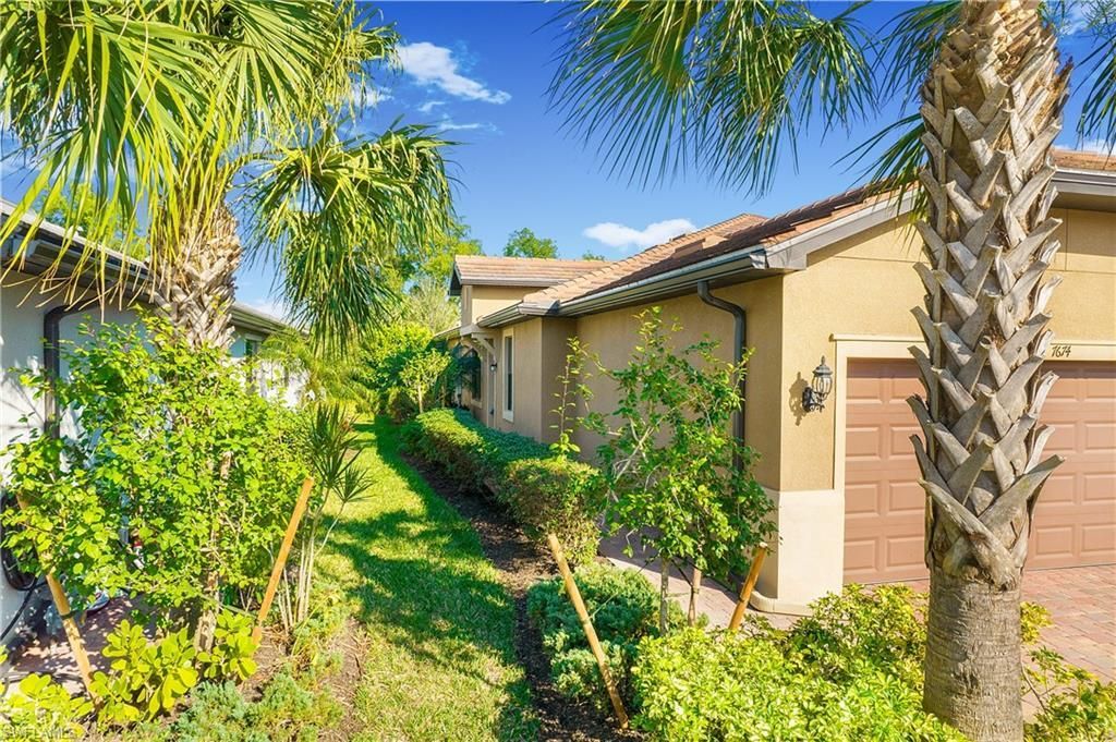 7674 Jacaranda Ln, Naples, FL 34114 Photo