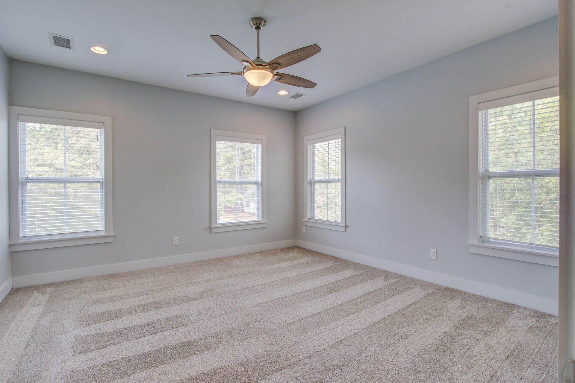 860 W Madison Avenue Photo 16