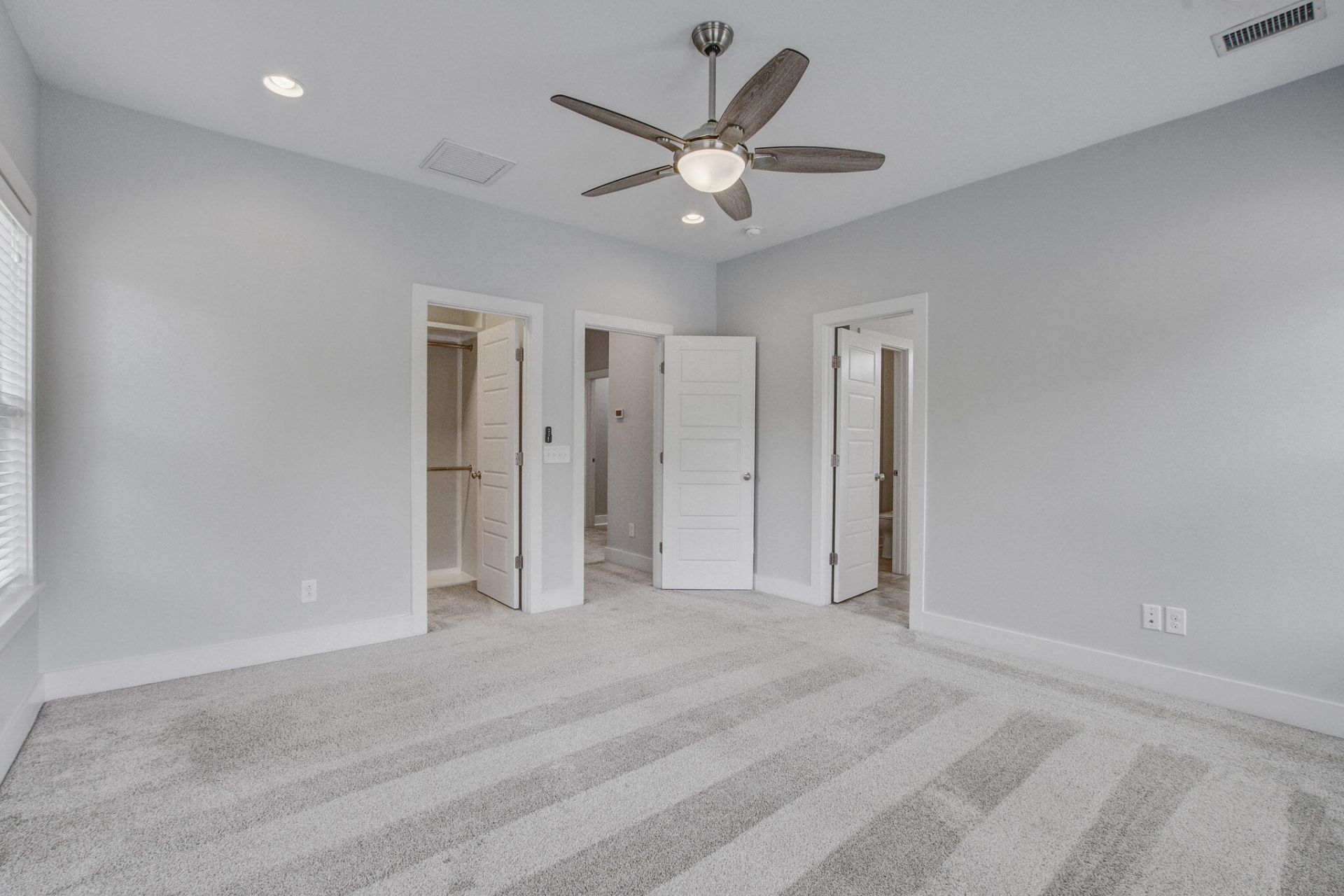 860 W Madison Avenue Photo 17