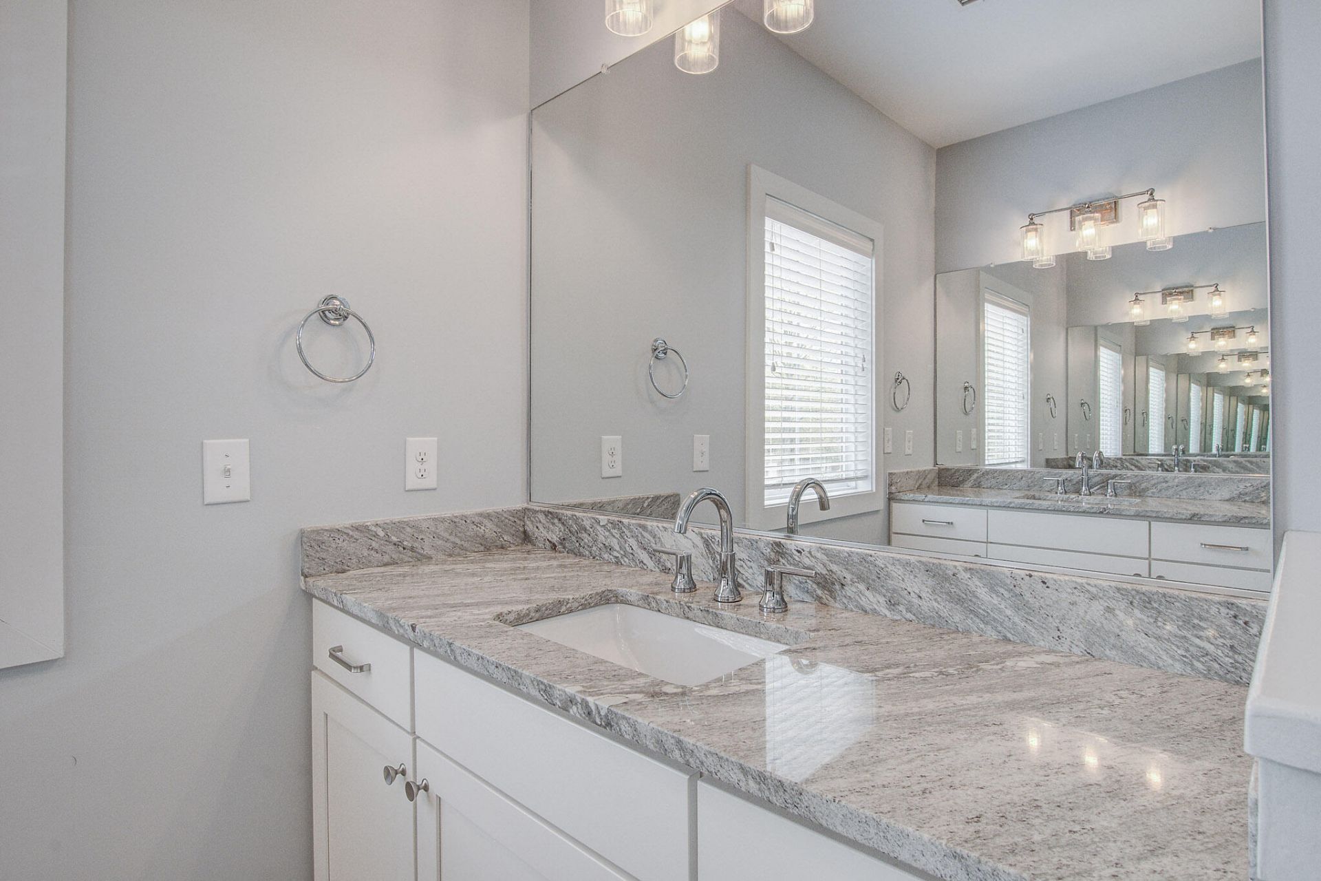 860 W Madison Avenue Photo 21