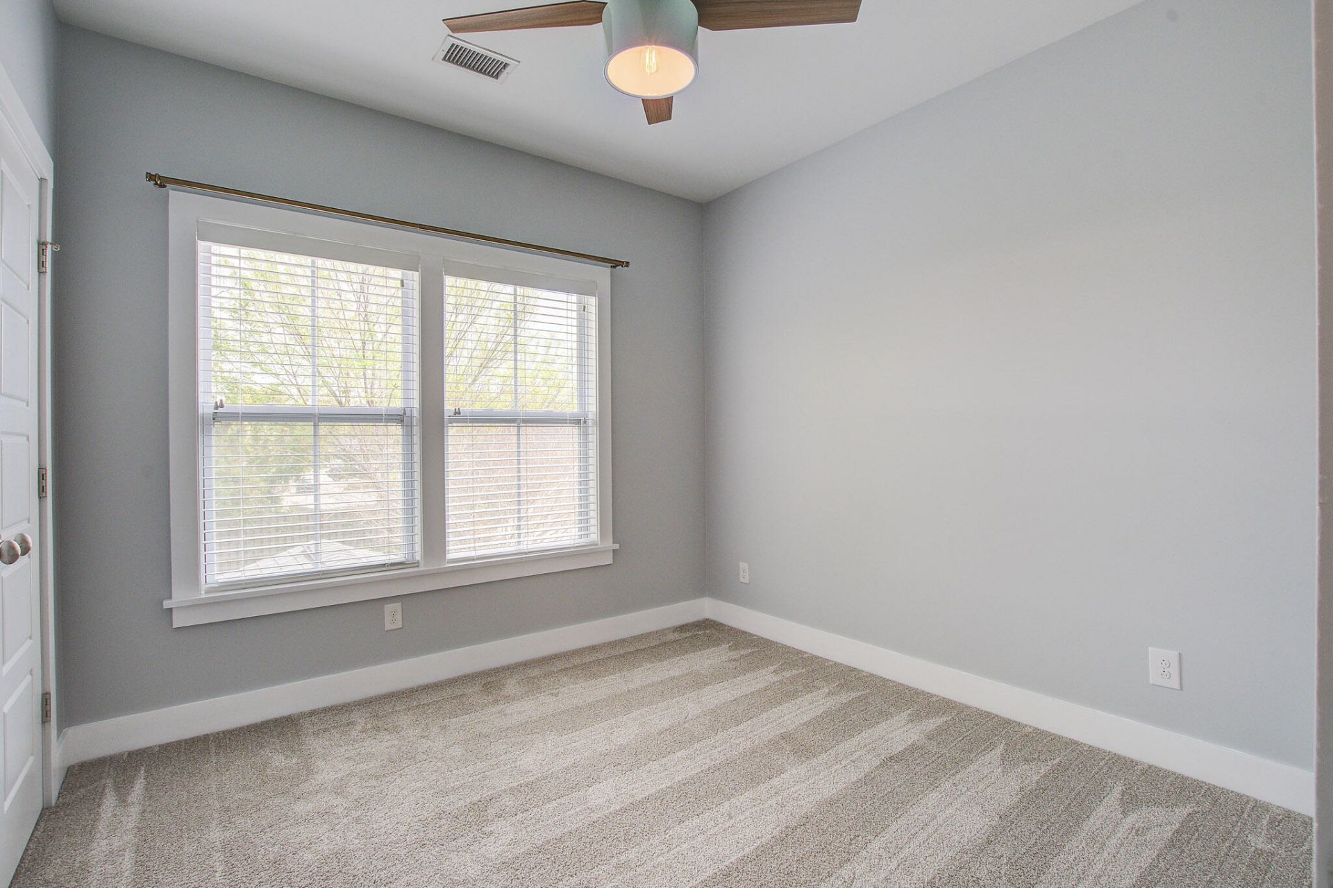 860 W Madison Avenue Photo 22